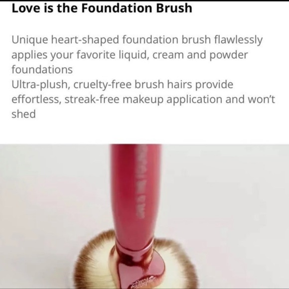 IT Love Foundation Makeup Brush | Cosmetics ~NEW~ - Picture 9 of 11